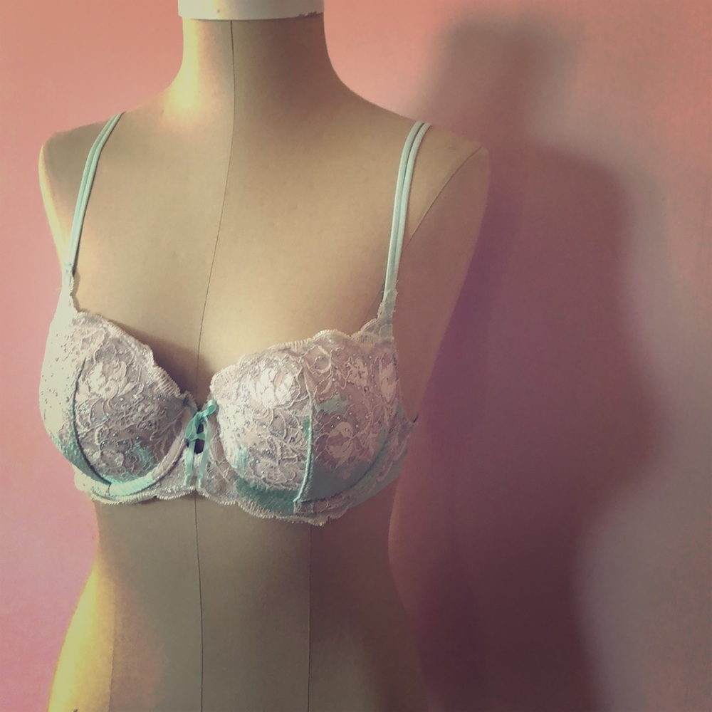 VS LIMITED EDITION Push-up Bra!!